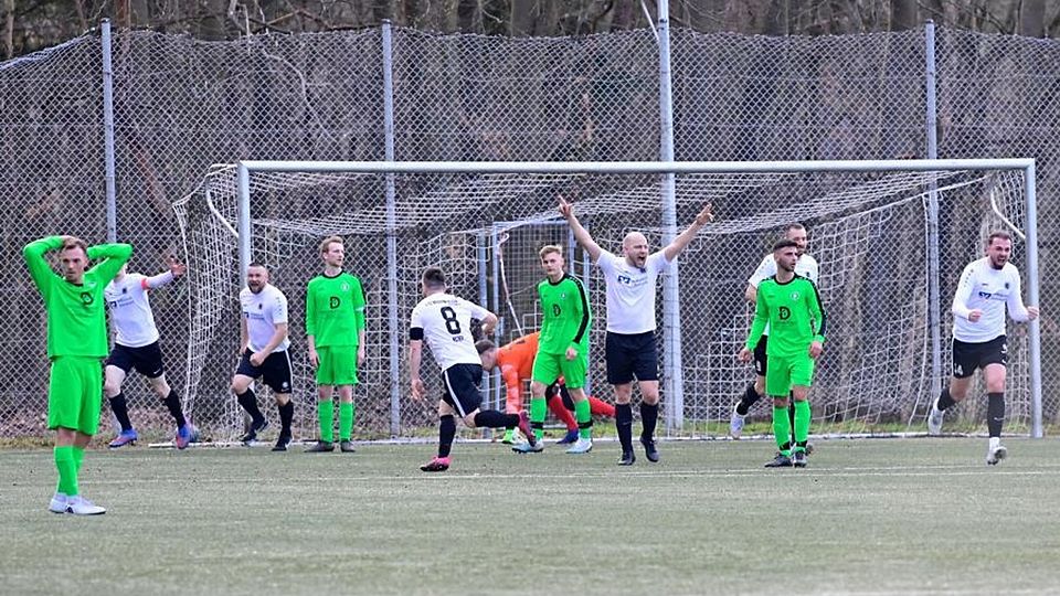 Gejubelt wie hier im Frühling 2023 wird schon lange nicht mehr so oft beim 1. FC Niedernhausen-Lichtenberg.	 Archivfoto: Peter Henrich