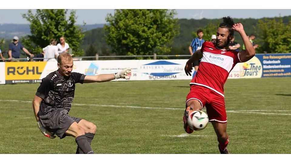 Schenkt dem FC Burgsolms in der Fußball-Gruppenliga beim 4:1 gleich doppelt ein: Marcel Ngan Ngan, Matchwinner des FSV Cappel. (Archivfoto) © Jens Schmidt