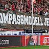 "Kompassmodell jetzt" - der Wunsch vieler Fans, wie hier in Halle, könnte bald in Erfüllung gehen.