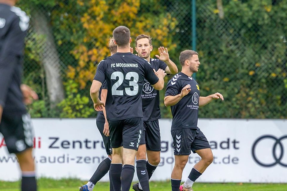 Der FC Moosinning setzte sich am Sonntag mit 4:1 gegen Ober- Unterhaunstadt durch. Der FC Moosinning setzte sich am Sonntag mit 4:1 gegen Ober- Unterhaunstadt durch.