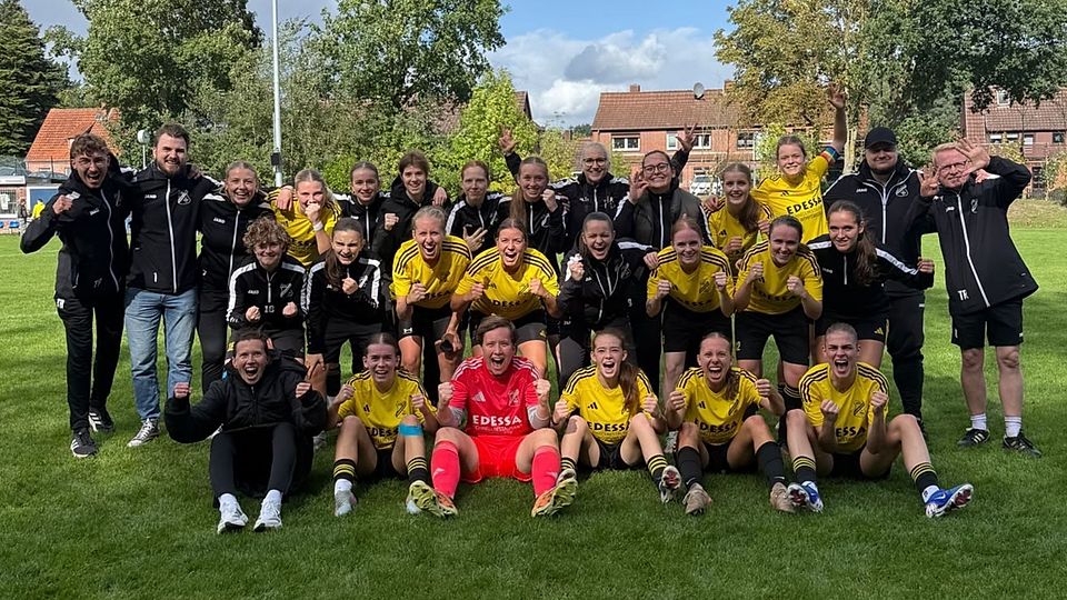 ATSV Scharmbeckstotel jubelt nach dem Derby-Sieg