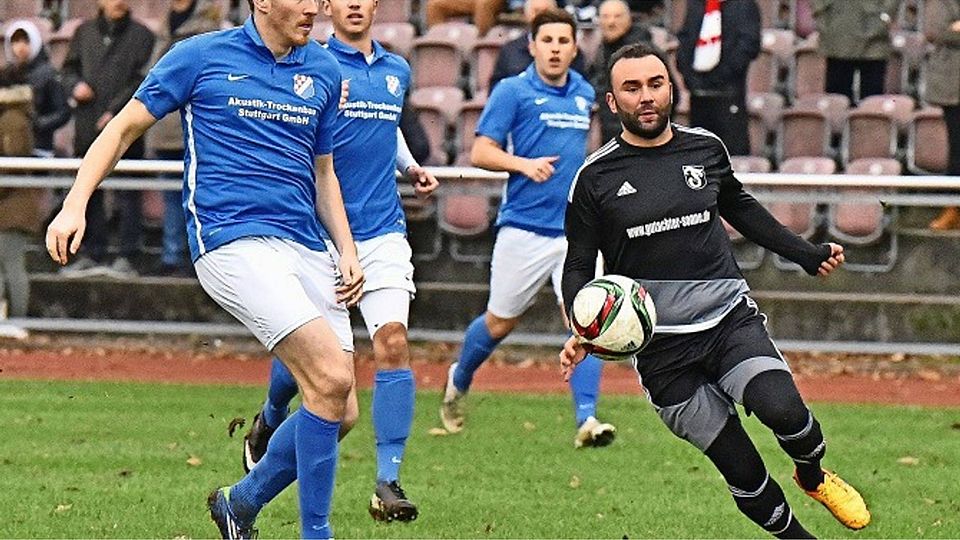 Gökhan Öztürk (rechts) droht eine mehrmonatige Zwangspause. Der treffsicherste Angreifer der Sportvg hat sich eine Schambeinentzündung zugezogen. Foto: Günter E. Bergmann