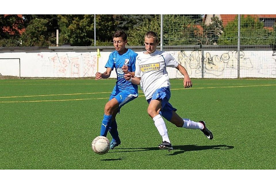 Die U19 von Fortuna Magdeburg (in weiß) kann am Samstag in die Regionalliga aufsteigen.