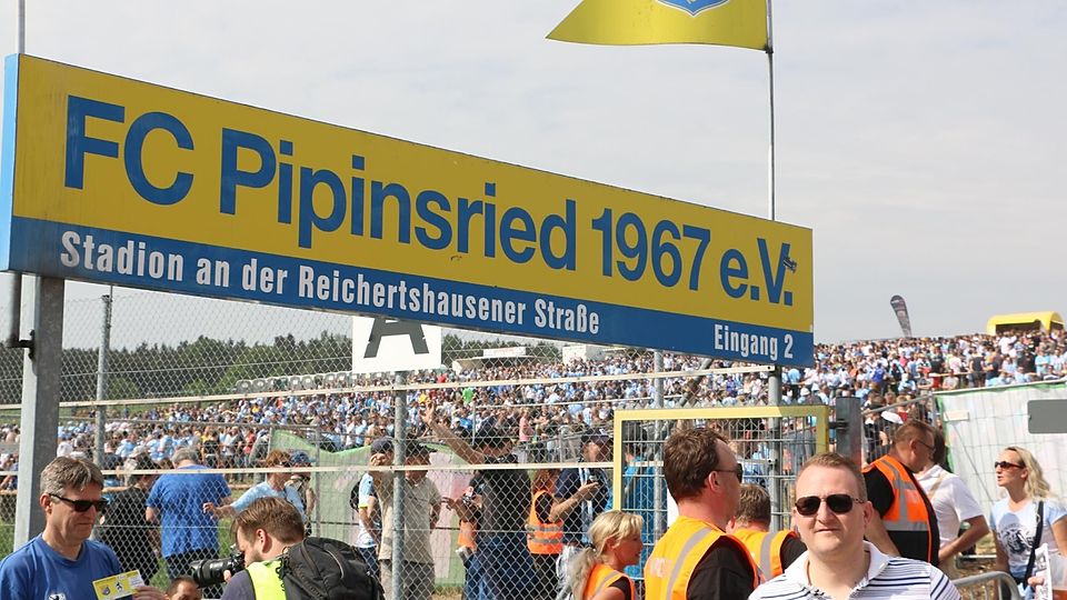 Das Stadion beim Jahrhundertspiel gegen 1860 München. Fortan wird es Küchenstadel-Arena heißen.