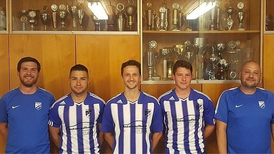 Abteilungsleiter Dominik Schindlbeck, Valentin Jozsi, Christoph Furthmeier, Philipp Stangl und Trainer Daniel Lang (von links).