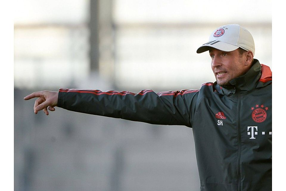 Trainer Sebastian Hoeneß peilt mit dem FC Bayern II den zweiten Sieg im dritten Spiel an. Sven Leifer