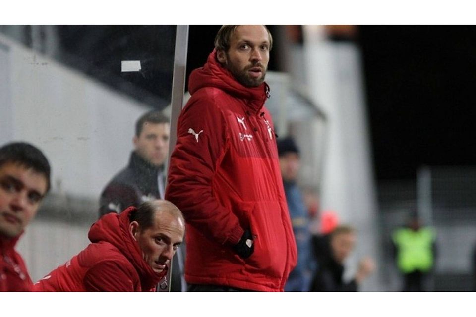 Wie geht es mit dem VfB Stuttgart II weiter? Für Trainer Andreas Hinkel (rechts) gibt es wohl eine Zukunft im Verein. Foto: Lommel