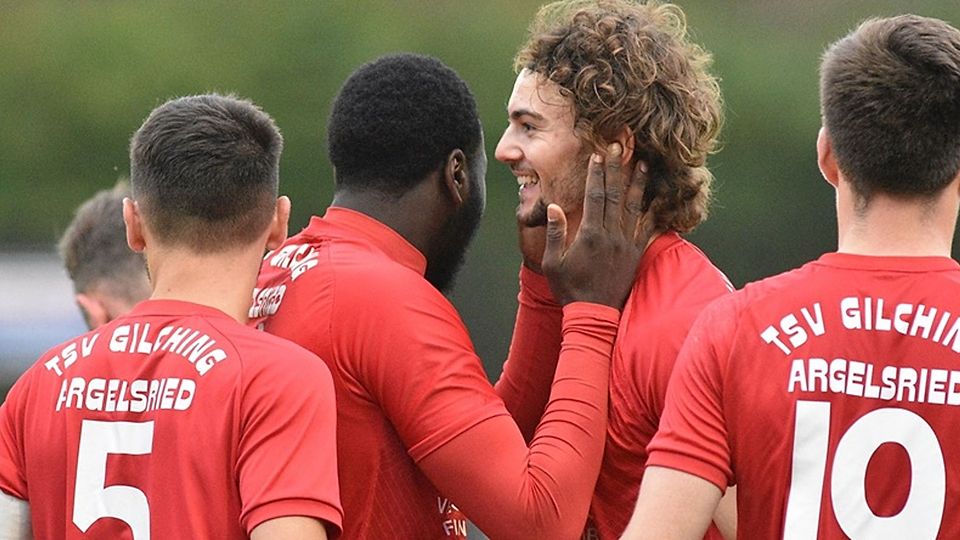 Obwohl Gilching gegen Tabellenführer Schwabmünchen eine 2-Tore-Führung in den letzten Minuten verspielte, konnte das Team dank eines Last-Minute-Tores schlussendlich einen Heimsieg bejubeln.