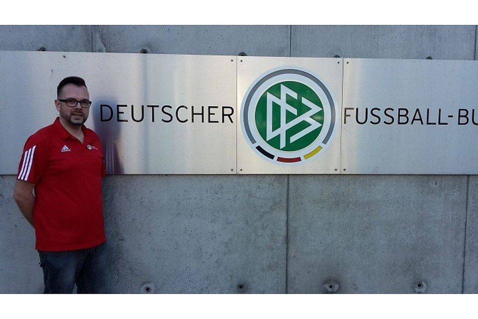 Sven Wolf vor der DFB-Zentrale in Frankfurt. Foto: bfv