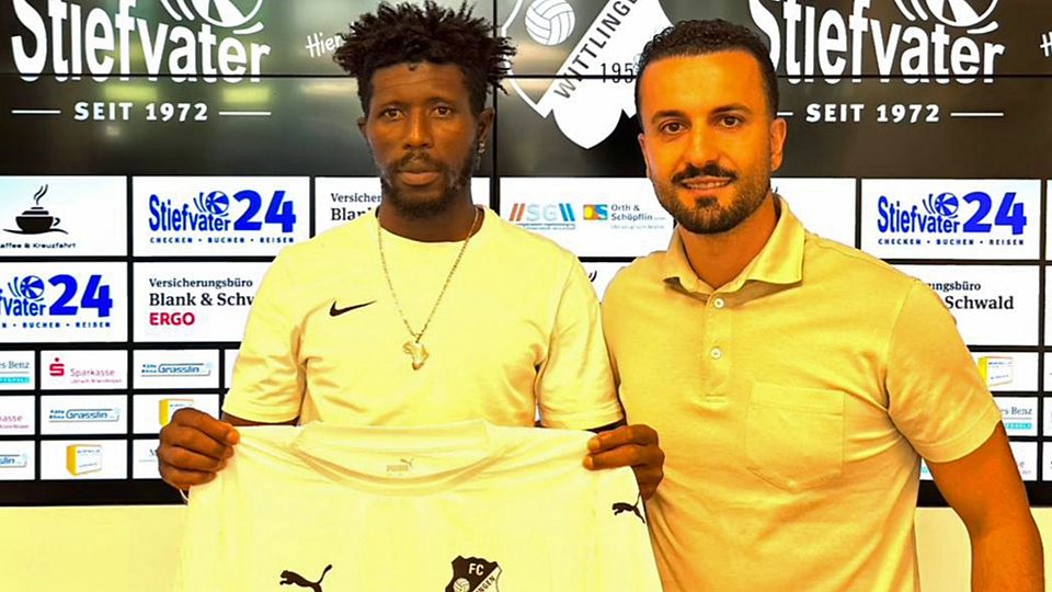 Neuzugang Buba Cessay (links) und der Wittlinger Sportchef Luigi Squillace | Foto: Verein