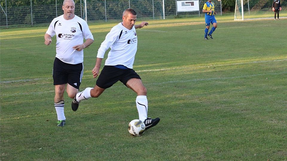 Xavier Malbert (rechts) drehte das Spiel. Links Markus Rainer.