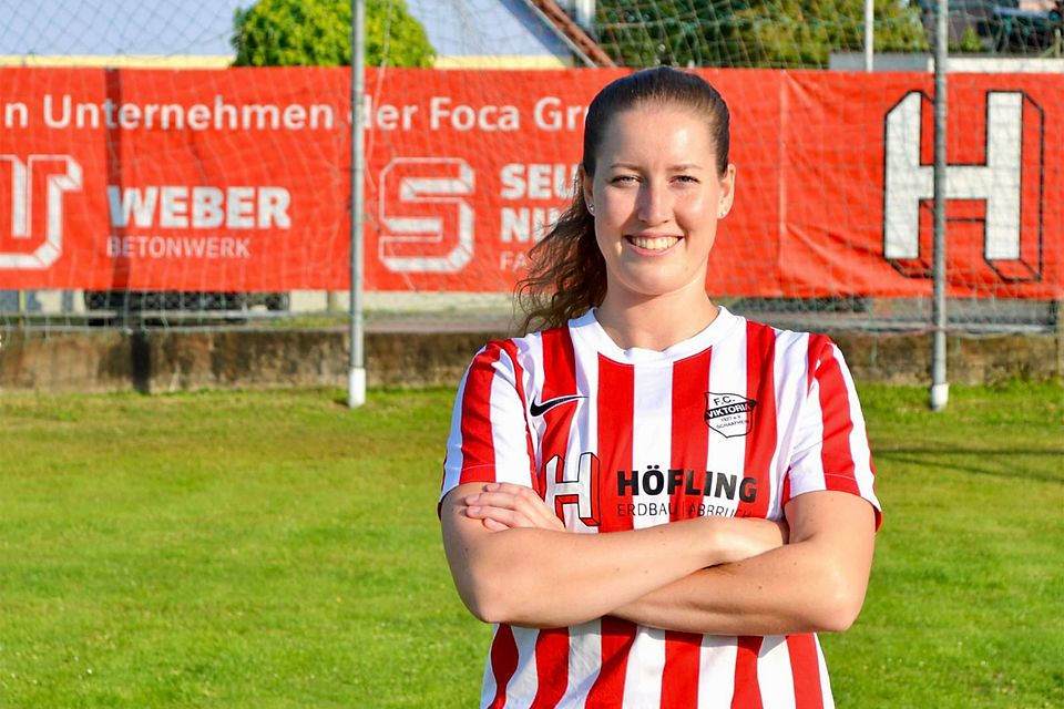 Lea Völger spielt im Frauen-Verbandsligateam bei Viktoria Schaafheim. Nun steht sie vor ihrem Debüt in der Herren-Mannschaft der SG Raibach/Umstadt, wo ihr Vater und ihr Bruder aktiv sind.