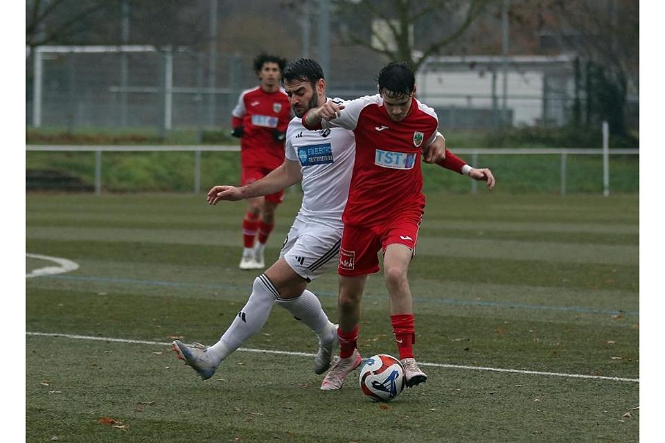 Bald in der Verbandsliga am Ball? Wormatia-Spieler Justin Jennewein und Ali Aslan (SV Gimbsheim) mischen mit ihren Teams im Aufstiegsrennen der Landesliga mit.	Archivfoto: Christine Dirigo/pakalski-press