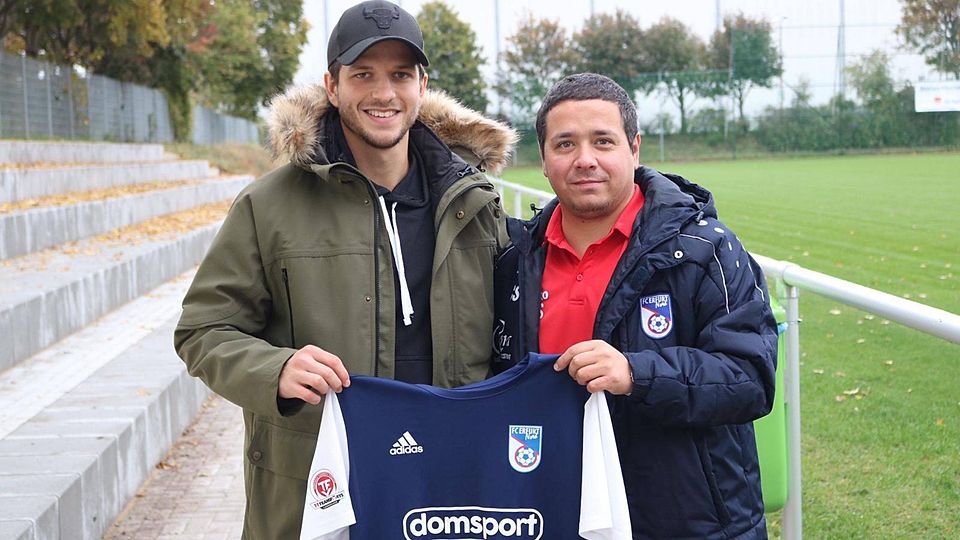 Christian Stieglitz (rechts) begrüßt Samet Ankaoglu beim FC Erfurt Nord.