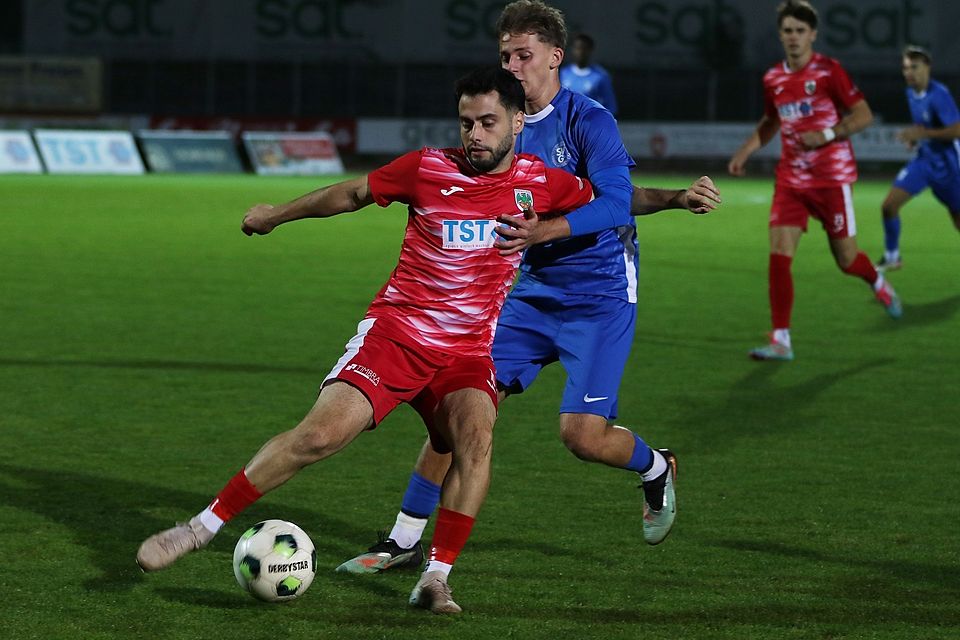 Mert Özkaya, hier gegen Justus Mildeberger, erzielte das Wormser 1:0. Mert Özkaya, hier gegen Justus Mildeberger, erzielte das Wormser 1:0.