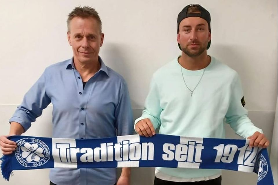 Horsthausens Sportlicher Leiter Ulrich Kirchmeyer (links) mit Sommerneuzugang Julian Kaminski.