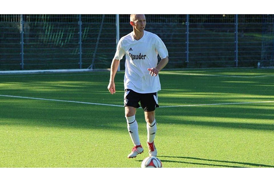 Hier am Ball, bei der Horster Dritten aber zunächst als Co-Trainer vorgesehen: Christian Greve.