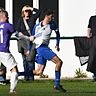 In der Vorrunde kamen die Veilchen beim heimstarken TSV Rohrbach zu einem 1:1-Remis. Morgen will man, wie hier Leonardo Tunjic seinen Gegenspieler im Hinspiel, die Punkte in Altenerding festhalten