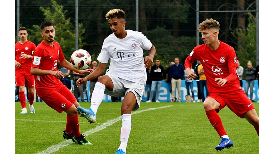 Oliver Batista Meier von der U19 des FC Bayern München musste in der A-Junioren-Bundesliga Süd/Südwest gegen den FSV Mainz 05 bereits früh verletzt ausgewechselt werden. BlitzPress