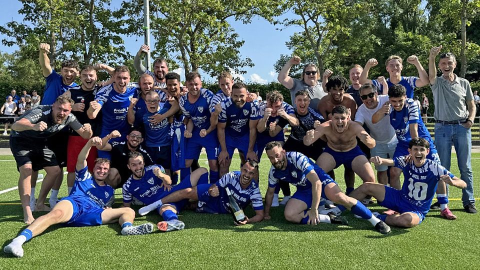 „Bezirksliga, wir kommen!“ – Die Reserve des SV Weil feierte die Meisterschaft in der Kreisliga A. | Foto: Privat