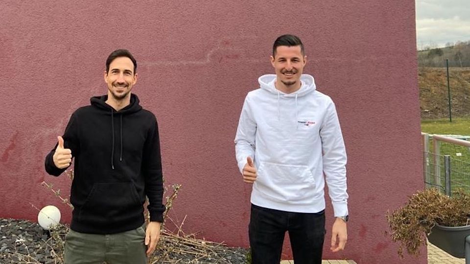 Tarforsts Trainer Holger Lemke (links) freut sich auf den neuen Stürmer Nico Neumann.