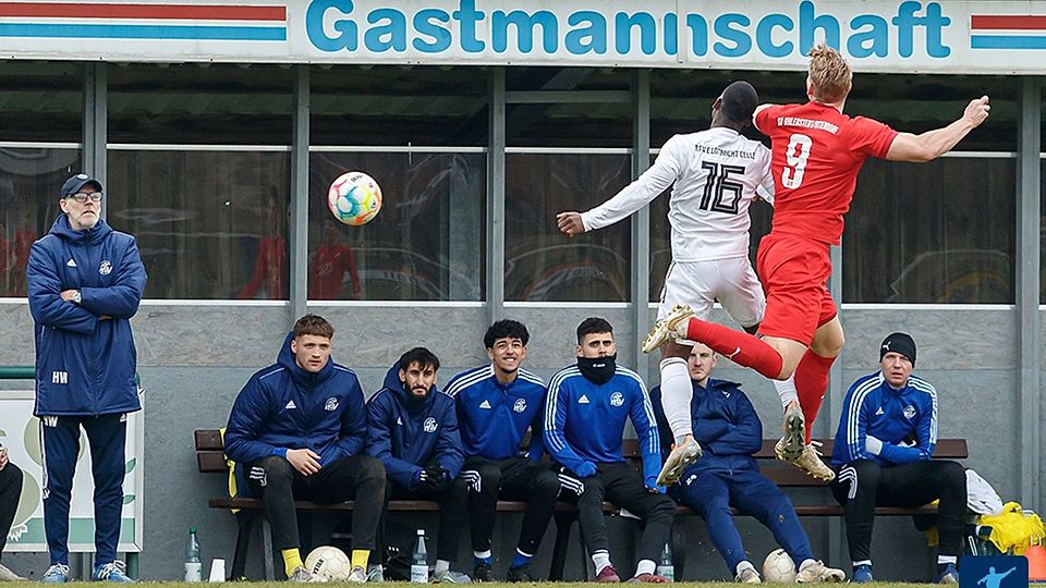  Hilger Wirtz von Elmendorff (l.) hat seinen Vertrag beim MTV Eintracht Celle verlängert.