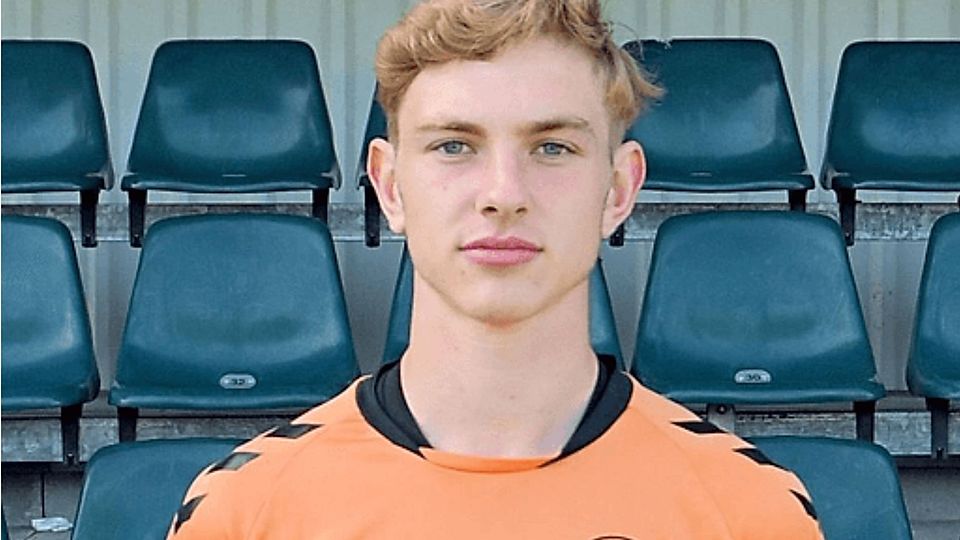 Matchwinner: Janik Schoon hält den entscheidenden Elfmeter! 