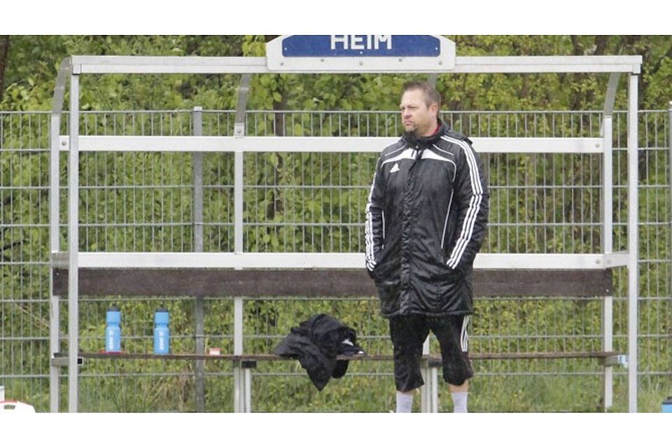 Ziemlich einsam ist es zuletzt um FF-Coach Stefan Kraisy geworden; nun legte er sein Traineramt nieder. (Foto: Rudi Stallein)