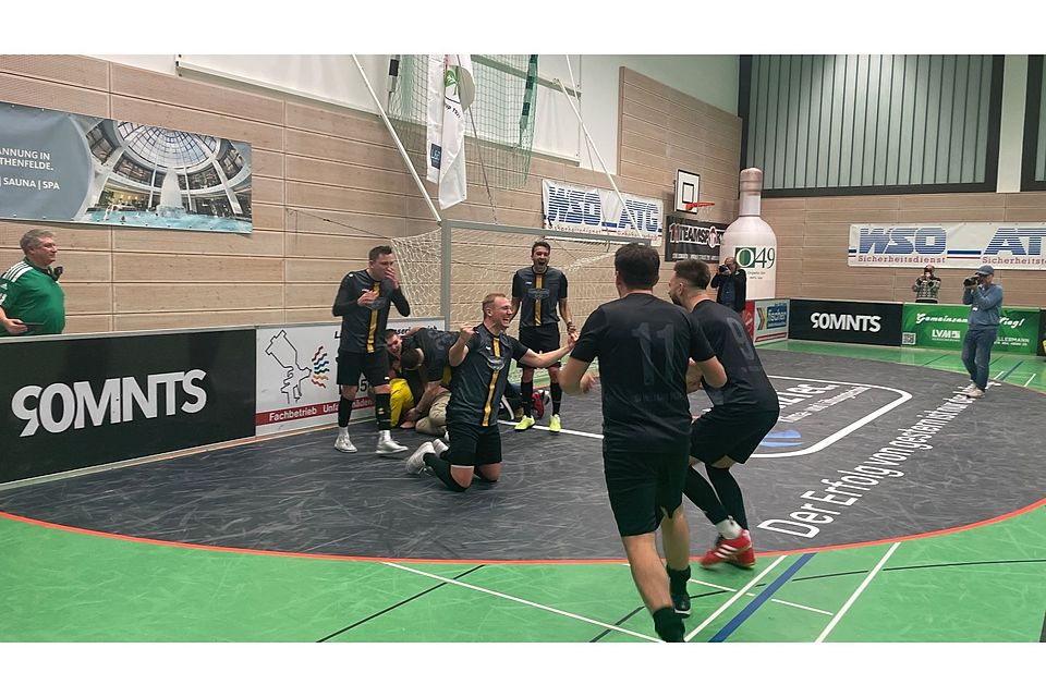 Die Entscheidung ist gefallen - SV Hellern feiert den Finalsieg -