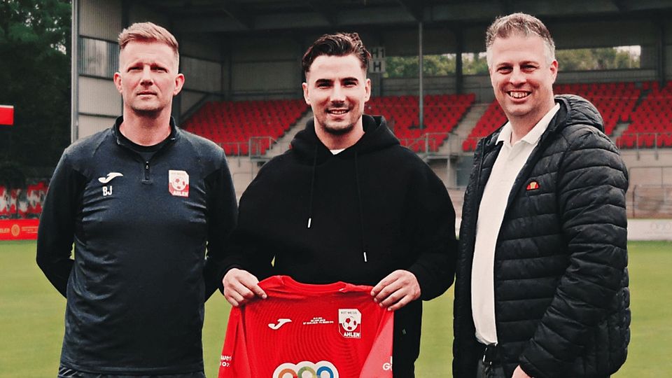 (v.l.:) Trainer Björn Joppe, Bahattin Köse und Vorstandsmitglied Dennis Kocker.