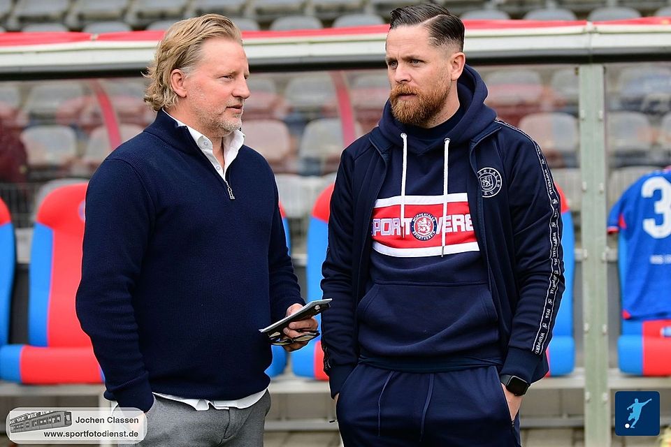 Stephan Küsters (l.) und Mike Wunderlich im Austausch. 