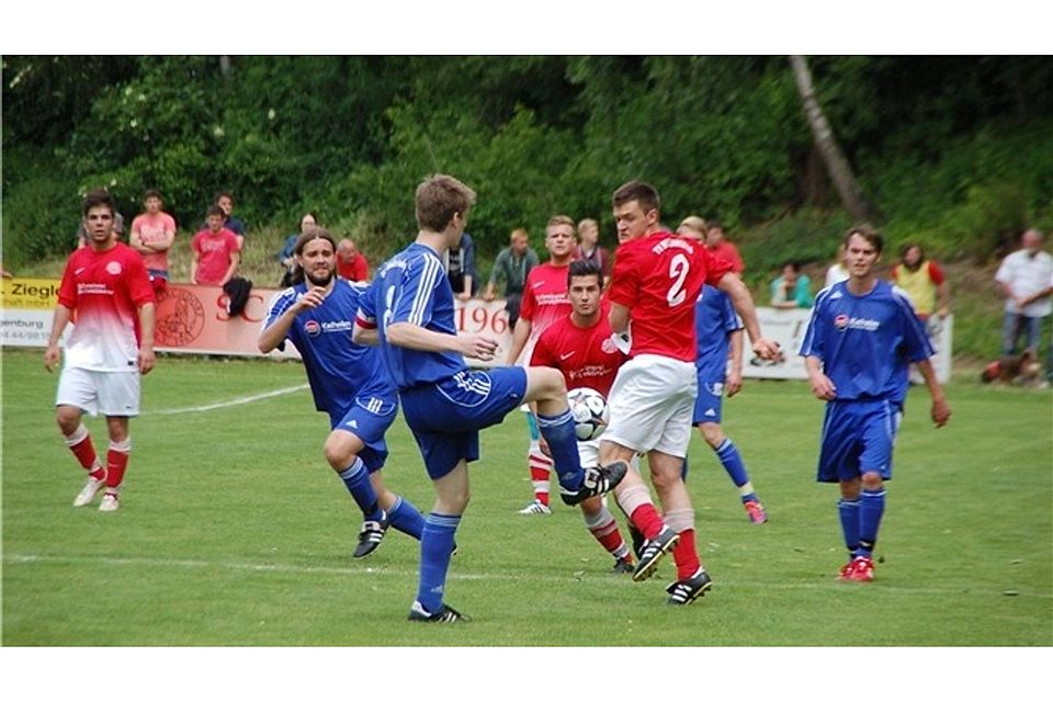 Meilenhofen (in rot) deklassierte den TSV Rohr in der A-Klasse Hallertau mit 8:1. Archivfoto: Stöcker Meilenhofen (in rot) deklassierte den TSV Rohr in der A-Klasse Hallertau mit 8:1. Archivfoto: Stöcker