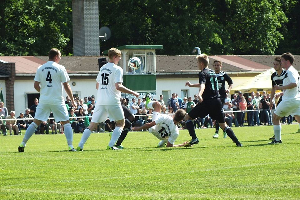 Letzte Saison spielte Jessen (weiß) noch gegen die Erste von Annaburg - jetzt geht es zum Auftakt gegen die 2. Mannschaft.  F: Julius Sahr