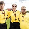 Jule Marit Mollin (Mitte) hat mit ihren beiden Assistenten Sander Höck (links) und Louis-Noel de Bruijn (rechts) das Bezirkspokalfinale der Frauen geleitet.