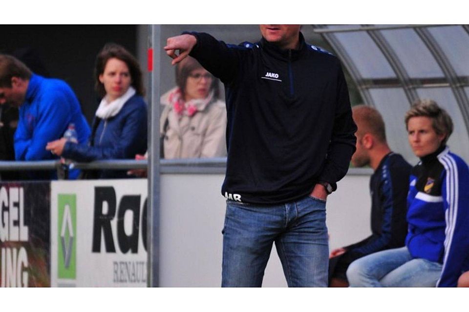 Geduld – das erwartet Trainer Michael Bochtler von seinen Fußballern gegen Kehlen. SZ-Foto: arc