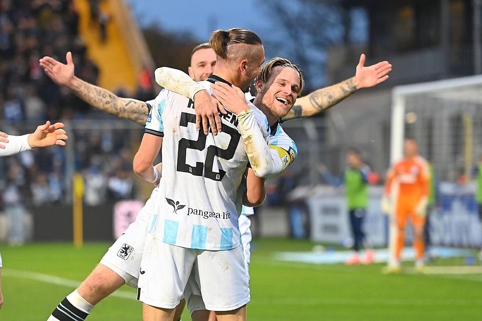 Endlich wieder Löwen-Jubel: Die Torschützen Jacobsen und Haugen lassen ihren Emotionen freien Lauf.