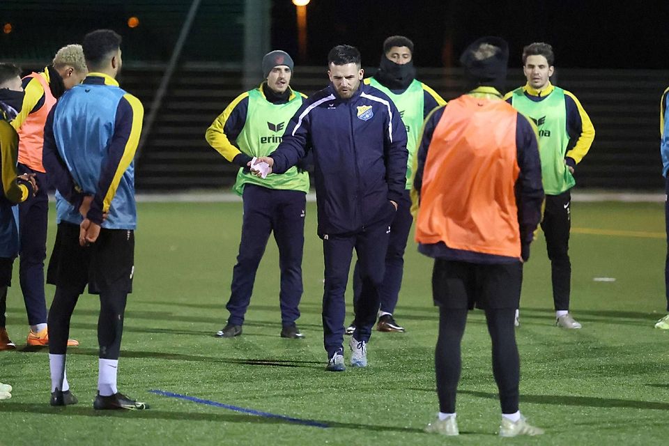 Den Chefposten im Trainerteam hat Ati Lushi (Mitte) unlängst weitergegeben. Ansagen gibt es vom neuen Teammanager aber natürlich trotzdem.