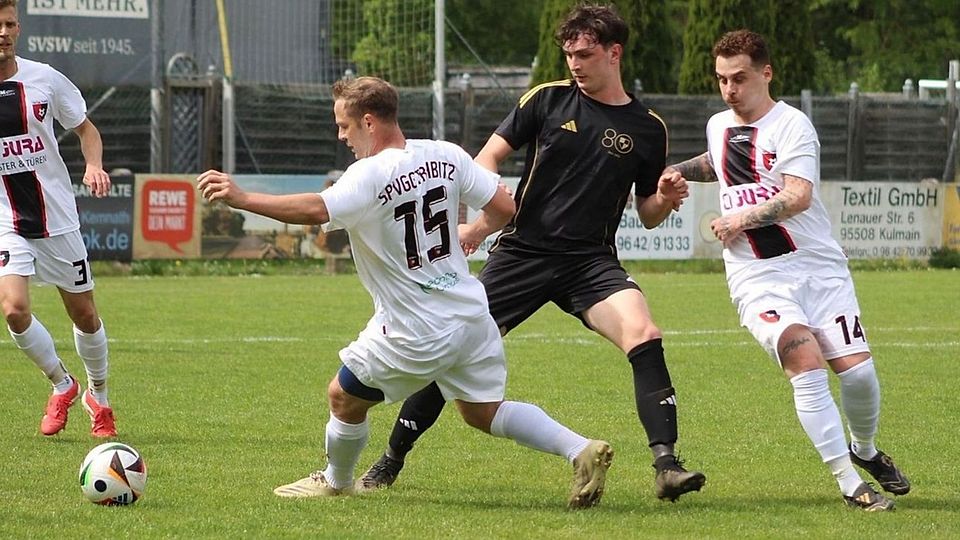 Aufsteiger SpVgg Trabitz (in Weiß) hat gleich zum Auftakt in der Kreisliga Nord beim SC Eschenbach ein Derby vor der Brust.