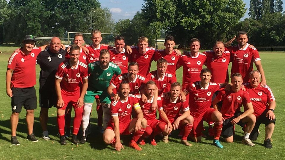 Zum Saisonabschluss holte sich die VfB-Landesliga-Elf - hier das gesamte Team vor dem Anpfiff auf dem BSV-Gelände - ihren zweiten 2023er Auswärtssieg, bewies erneut ihren tollen Mannschaftsgeist und gewann am Ende trotz zwischenzeitlichem Rückstand.