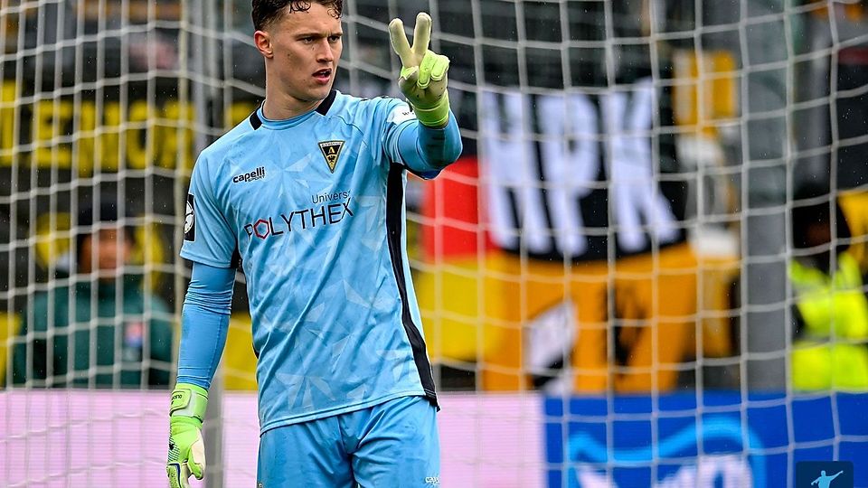 Jan Olschowsky bleibt bei Alemannia Aachen. 