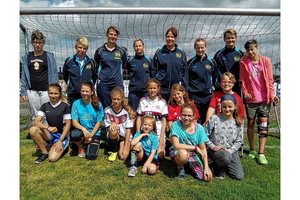 Die Teilnehmerinnen beim 1. Tag des Mädchenfußballs in Bützow.tomj