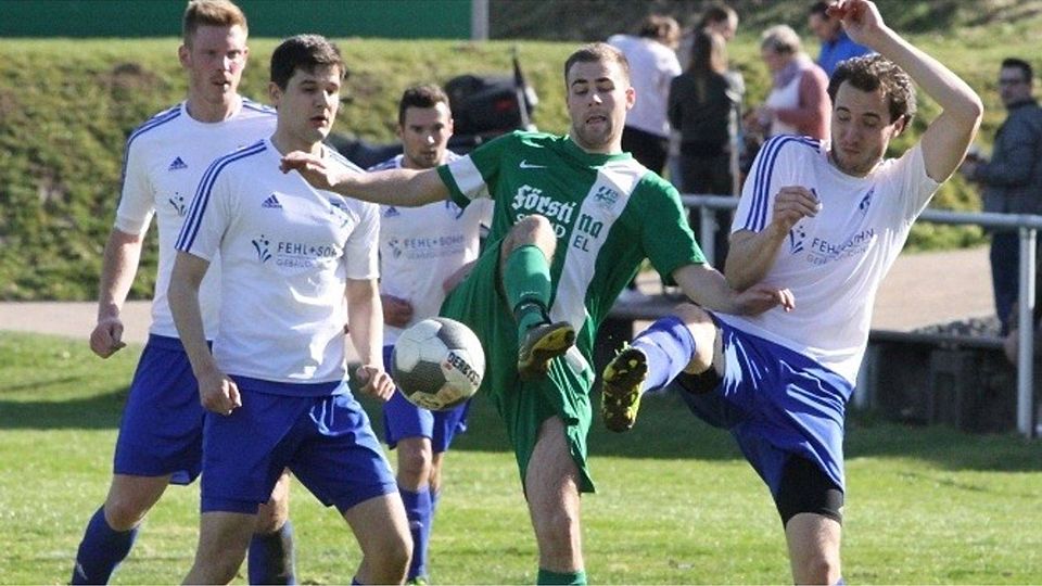Niclas Beikirch (rechts) erzielte zwei der vier Freiensteinauer Treffer gegen den TSV Weyhers.