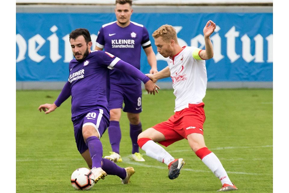 Eray Gür (links) zählt zu den Spielern, die beim FC Nöttingen nun verlängert haben. Bereits zuvor hatte Kapitän Timo Brenner (dahinter) verlängert. Foto: PZ-Archiv/Becker