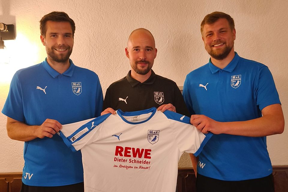 v.l.n.r. Joscha Vomund (Trainer 2. Mannschaft), Lars Lehmann (Sportlicher Leiter), Dominik Wunderle (Trainer 2. Mannschaft) v.l.n.r. Joscha Vomund (Trainer 2. Mannschaft), Lars Lehmann (Sportlicher Leiter), Dominik Wunderle (Trainer 2. Mannschaft)
