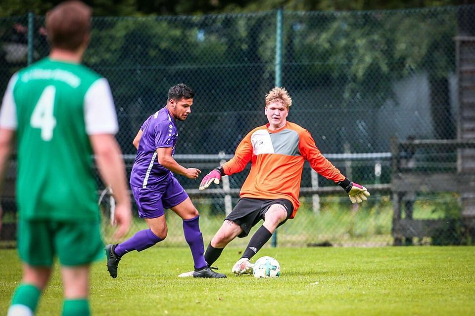 Franz Maurer (oranges Trikot) scheut die Konkurrenz in der Bezirksliga nicht.
