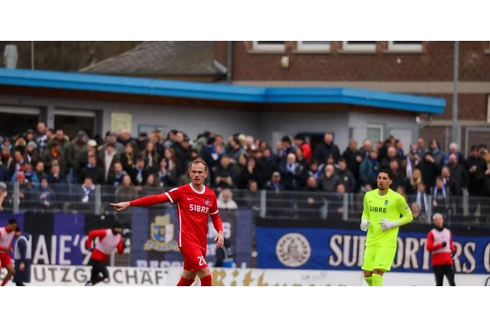 Einst für den TSV Steinbach in der Fußball-Regionalliga am Ball, zeigt Benjamin Kirchhoff (l.) nun für die U21 von Eintracht Frankfurt in der Hessenliga sein Können. (Archivfoto) © Björn Franz Einst für den TSV Steinbach in der Fußball-Regionalliga am Ball, zeigt Benjamin Kirchhoff (l.) nun für die U21 von Eintracht Frankfurt in der Hessenliga sein Können. (Archivfoto) © Björn Franz