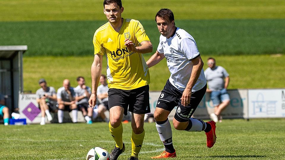 Die SF Ursulapoppenricht (graues Trikot) kommen erstmals in den Genuss, gegen die Erste des SV Hahnbach um Punkte kämpfen zu dürfen.