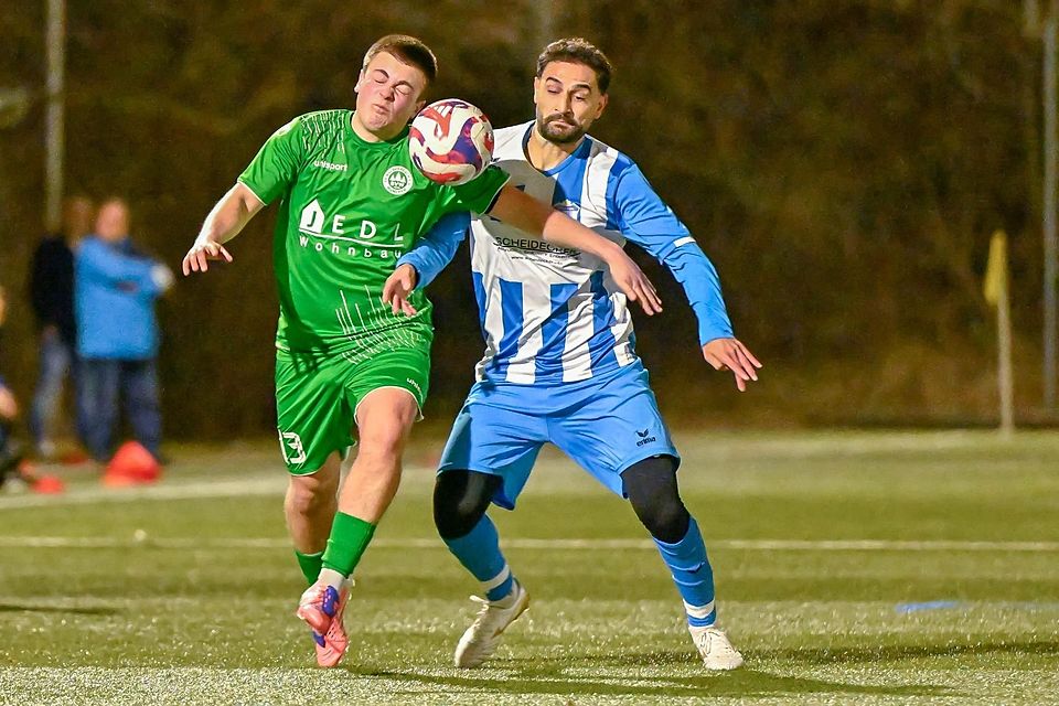 Erstes Tor für Aschheim: Mehmet Ekici (r.) trifft nach zehn Minuten in der Partie gegen Töging; der FCA rückt bis auf einen Punkt an Tabellenführer Forstinning heran.