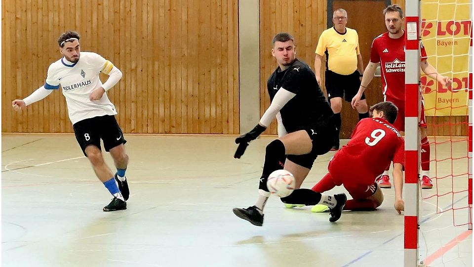 Durim Glocaj trifft zum 1-0 vs Peiting und Tormann Kevin Kumelji