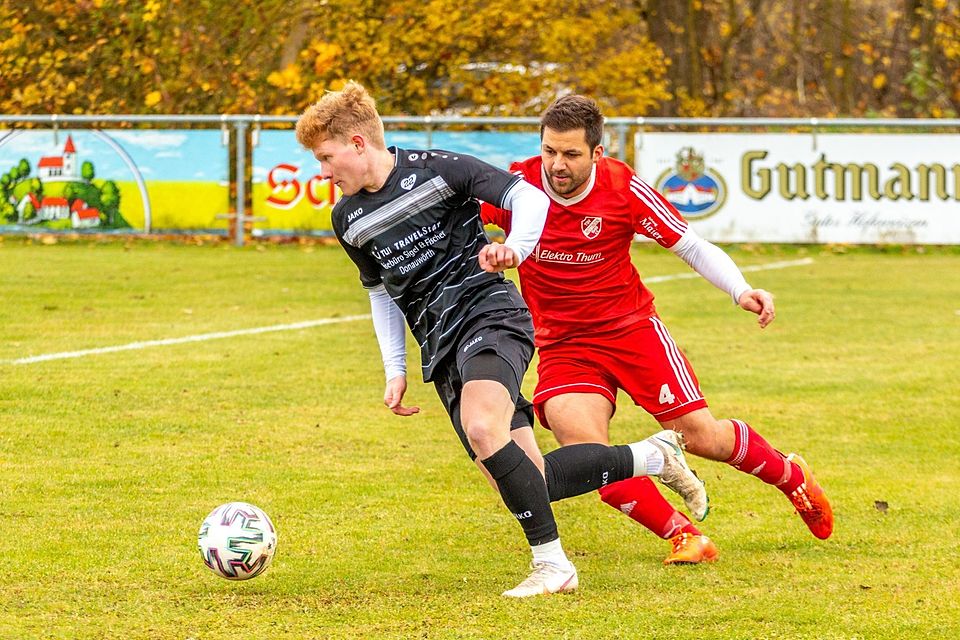 Trotz des Tores von Timo Zausinger (links) verlor die SpVgg Altisheim auch das Rückspiel gegen Möttingen. Trotz des Tores von Timo Zausinger (links) verlor die SpVgg Altisheim auch das Rückspiel gegen Möttingen.